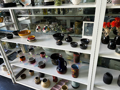 SMAart Gallery & Studio