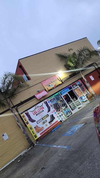 Tienda Vaquera Los Leyva Work boots and western wear