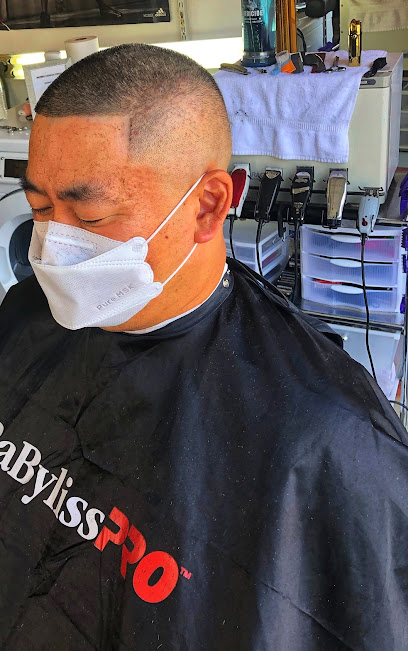 Black & Gold Barber Lounge